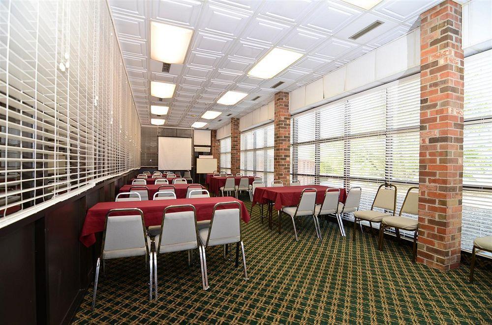 Clarion Pointe Bloomington-Normal Near I-55 And University Business foto